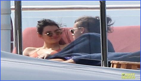 Harry Styles & Kendall Jenner Cuddle & Dance During Sexy Concert Date