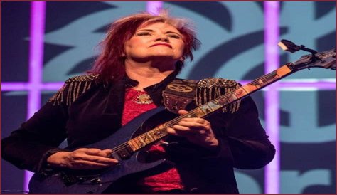 Professional Belly Dancer Carmen Jane Plant